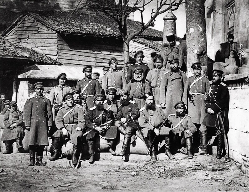 Русские офицеры и казаки в Тырново, 1877