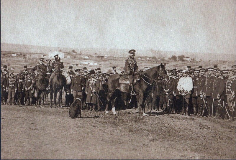 Русский император Александр II со своей охраной при осаде Плевны, 1877