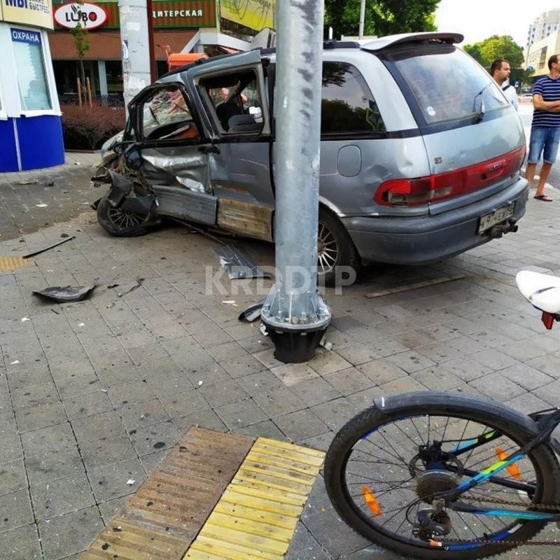 Авария дня. Момент ДТП в Краснодаре в котором пострадал пешеход
