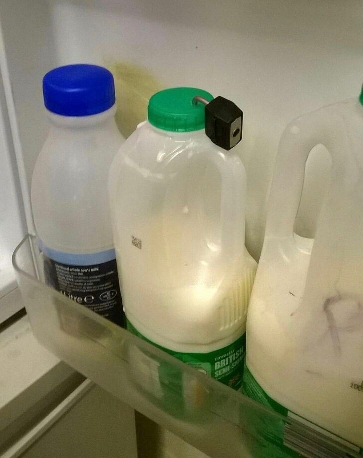 "Кто-то в офисе решил закрыть свое молоко на замок"