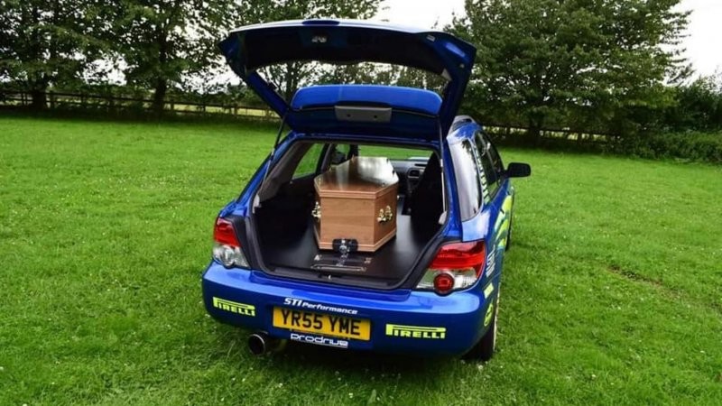 Катафалк для любителей ралли построили на базе Subaru Impreza