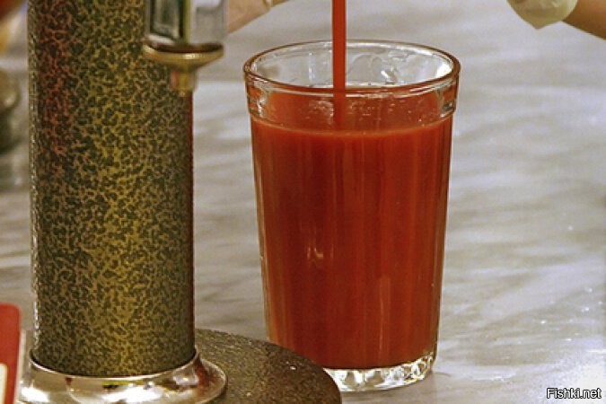 Томатный сок в самолете почему. Стакан сока. Комплекс томатного сока. Граненый стакан томатного сока. Стакан томатного сока в СССР.