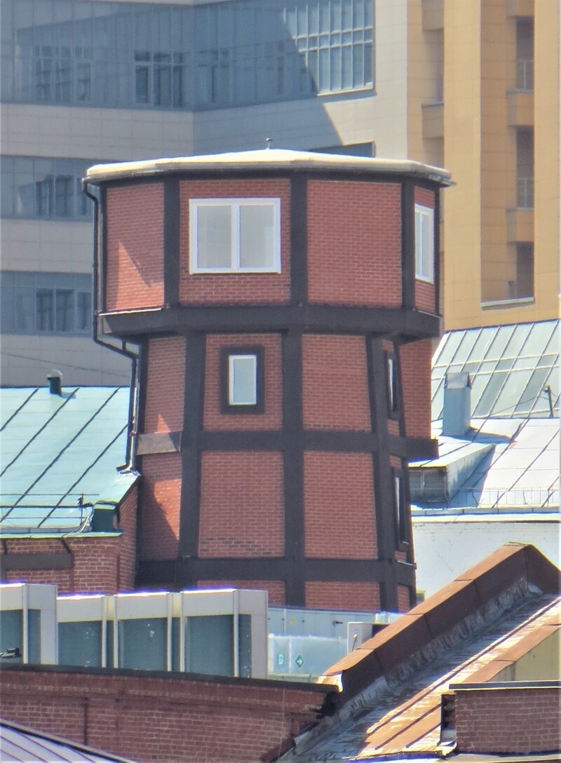 Башня бывшей ткацкой фабрики Вострякова в Хамовниках.