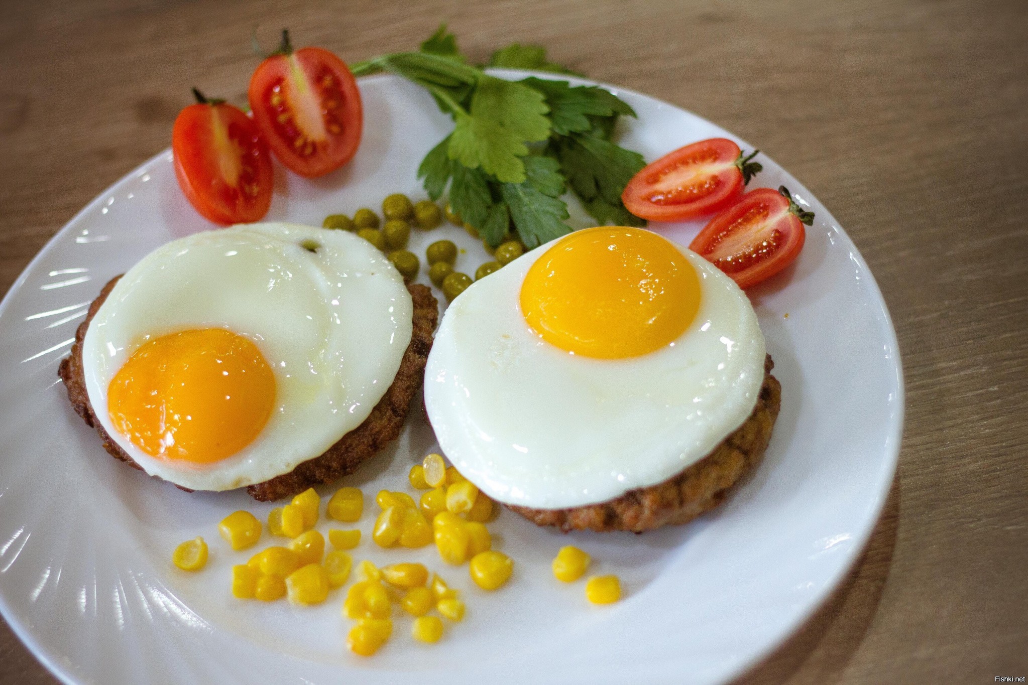 Можно есть яйца каждый день на завтрак. Блюда из яиц. Завтрак с вареными яйцами. Необычные блюда из яиц. Яичница для завтрака.