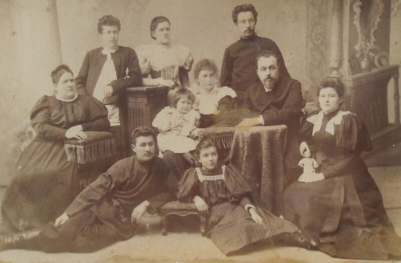Семья Колпишниковых. 1895г.