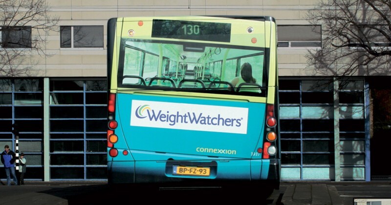 Реклама на автобусах, от которой невозможно оторвать взгляд!