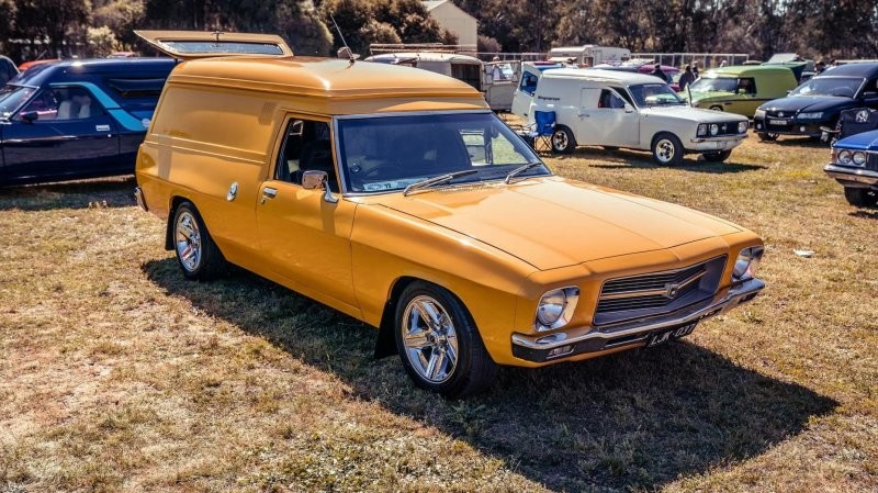 Holden Sandman и Ford XB Surferoo - Фургоны любви для австралийцев