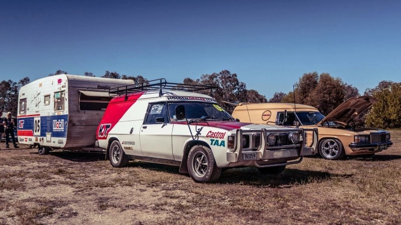 Holden Sandman и Ford XB Surferoo - Фургоны любви для австралийцев