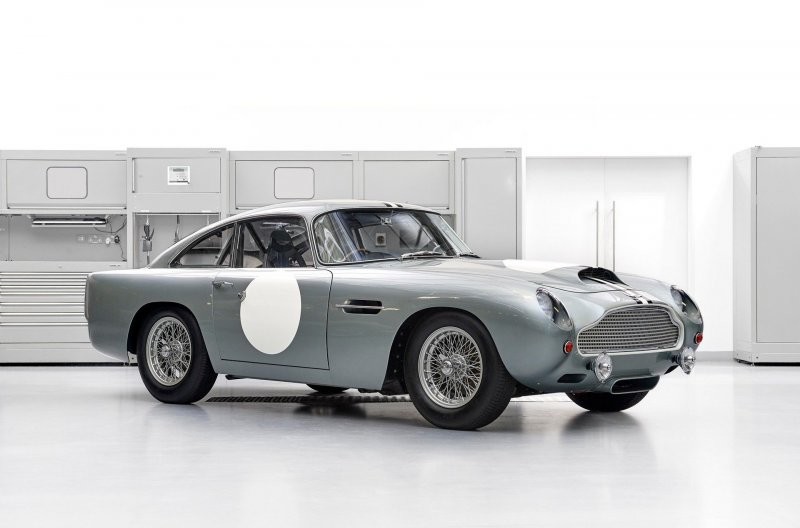 Первый экземпляр переизданного классического Aston Martin DB4 GT