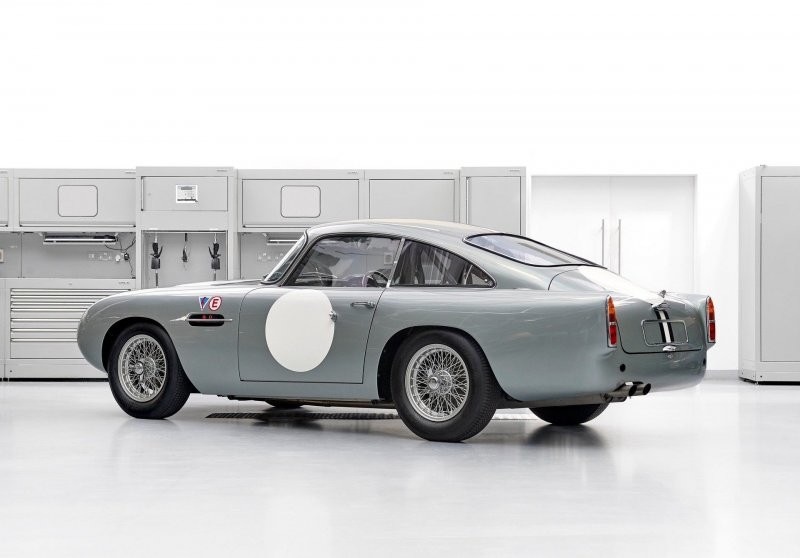 Первый экземпляр переизданного классического Aston Martin DB4 GT