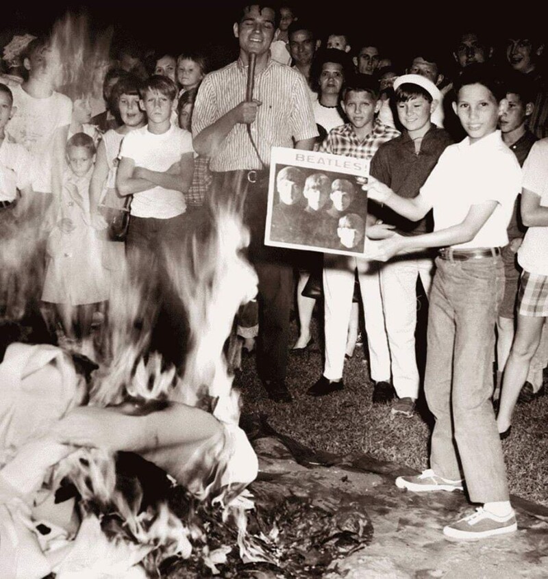 После заявления Джона Леннона о том, что «Битлз» популярнее Иисуса, радиостанцией KLUE (Техас) было организовано сожжение дисков группы. 13 августа 1966 года это мероприятие освещалось в прямом эфире.