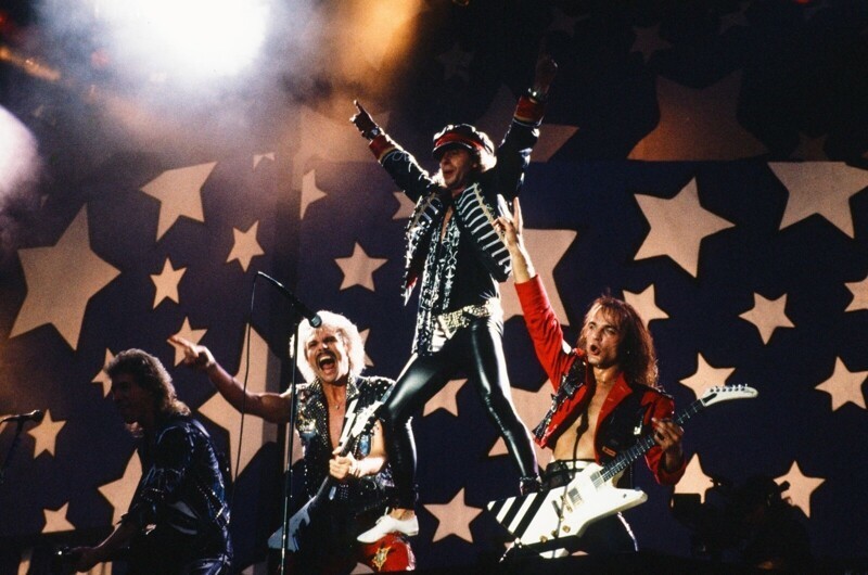 Scorpions выступают на стадионе «Лужники». 1989