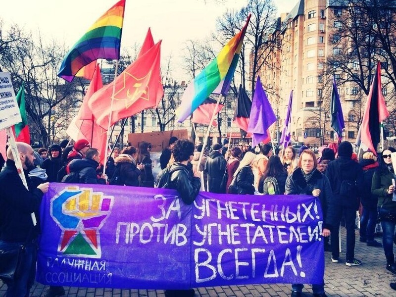 что такое пропаганда лгбт простыми словами. kak rabotaet lgbt propaganda 2. что такое пропаганда лгбт простыми словами фото. что такое пропаганда лгбт простыми словами-kak rabotaet lgbt propaganda 2. картинка что такое пропаганда лгбт простыми словами. картинка kak rabotaet lgbt propaganda 2. ЛГБТ-пропаганда (как разъясняется в постановлении Конституционного суда) нетрадиционных сексуальных отношений среди несовершеннолетних выражается в распространении информации, направленной на формирование у несовершеннолетних нетрадиционных сексуальных установок, привлекательности нетрадиционных сексуальных отношений, искаженного представления о социальной равноценности традиционных и нетрадиционных сексуальных отношений, либо навязывание информации о нетрадиционных сексуальных отношениях, вызывающей интерес к таким отношениям, если эти действия не содержат уголовно наказуемого деяния. В принципе, в этом определении все и содержится, а какие-то дополнительные разъяснения будут избыточны.