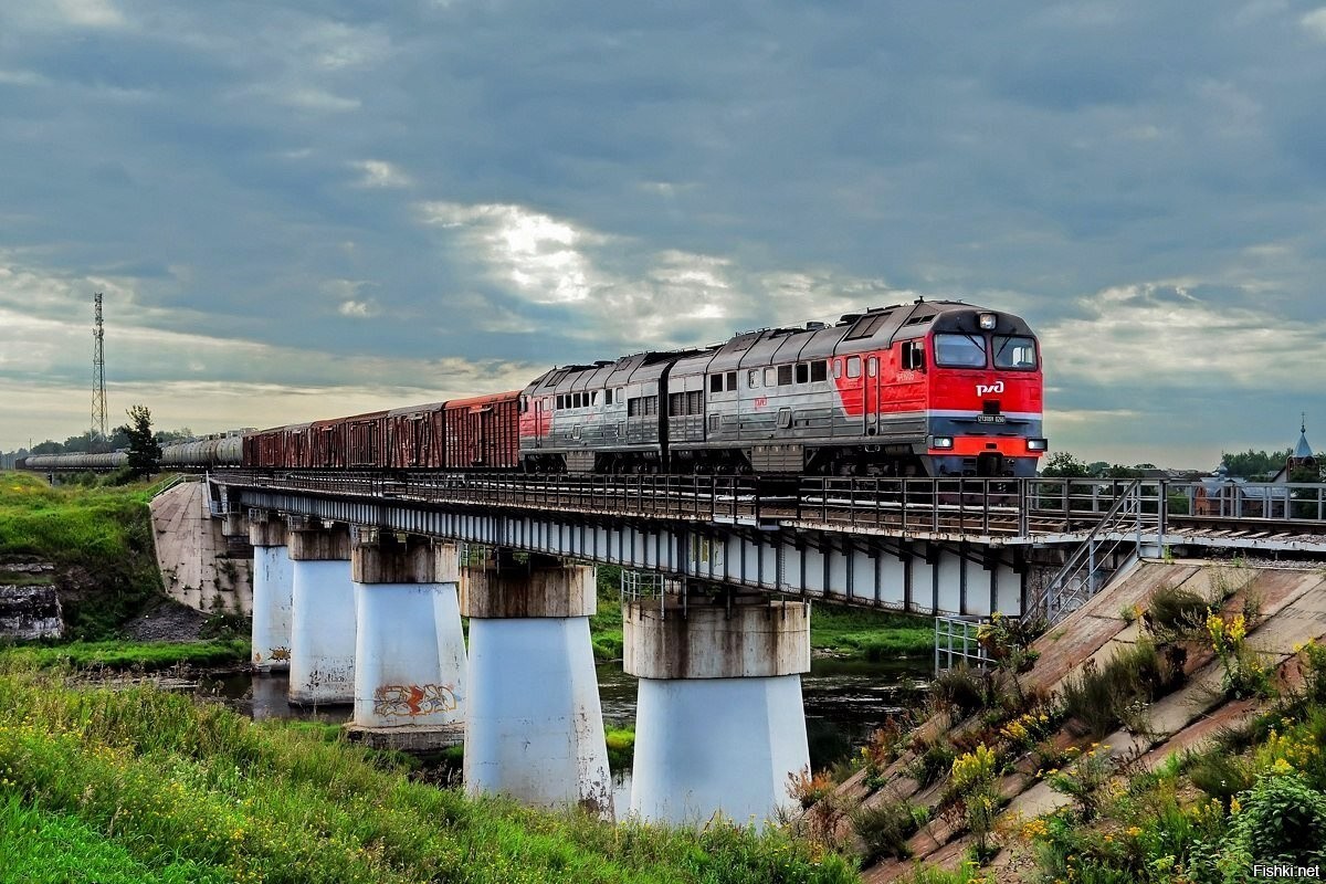 Russian train. Тепловоз на мосту. Железная дорога красота. Поезд РЖД на мосту. Красоты РЖД.