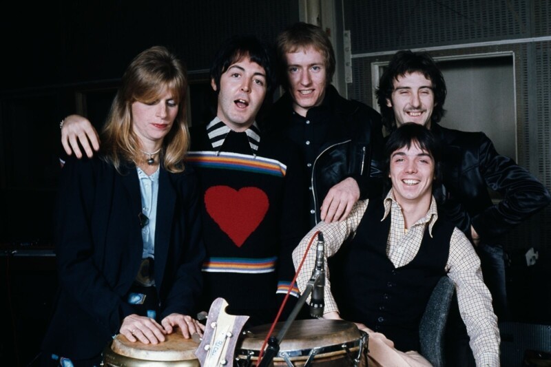 Рок-группа Wings сфотографировалась в студии Abbey Road, во время записи альбома «Venus And Mars», Лондон, 15 ноября 1974
