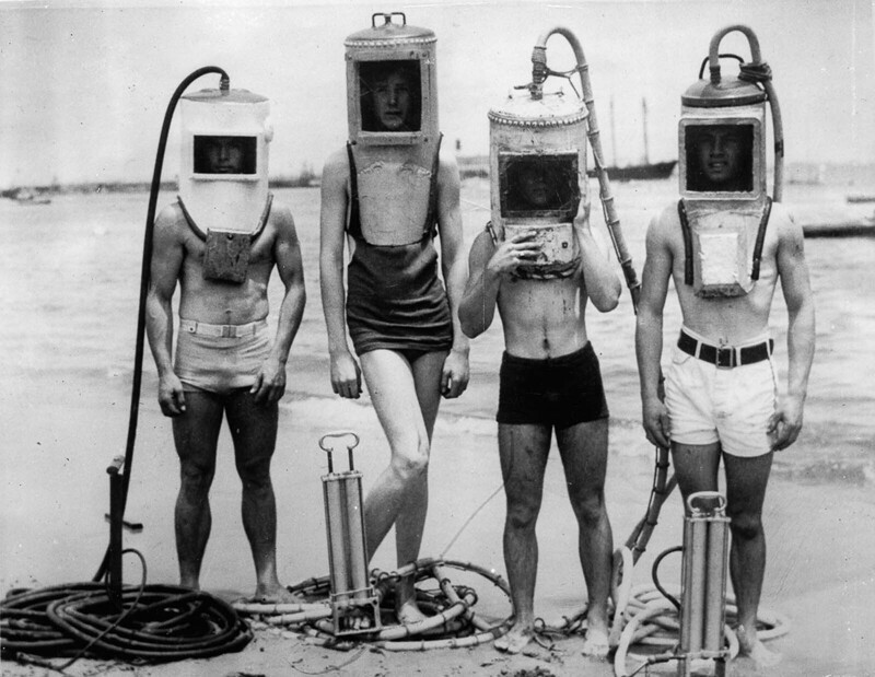 Как выглядели первые водолазные костюмы и устройства