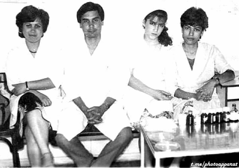 Стоматолог Гурбангулы Бердымухамедов с коллегами, Туркменистан, 1980-е годы.