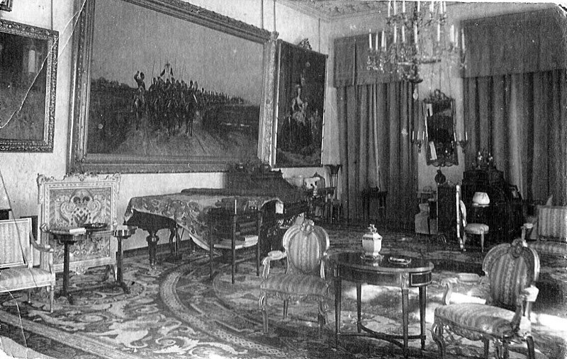 Интерьер угловой гостинной императрицы Александры Федоровны из Александровского дворца