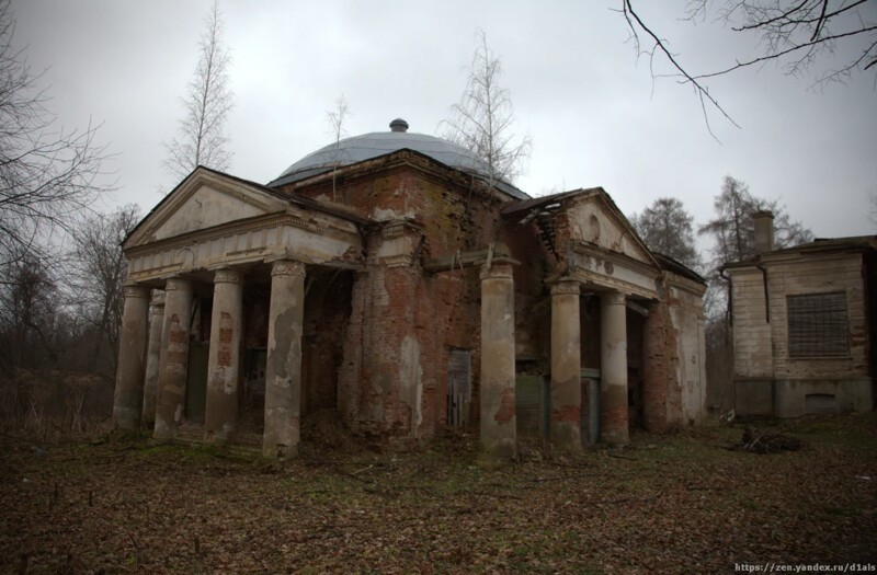 Почему Россия предлагает помощь в восстановлении Нотр-Дама, и превращает в руины свою архитектуру?