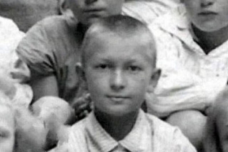 Узнаёте кто этот мальчуган?