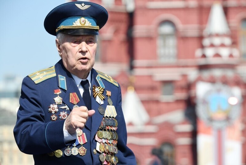 За задержание 90-летнего ветерана и изъятие медалей, против Украины надо вводить санкции