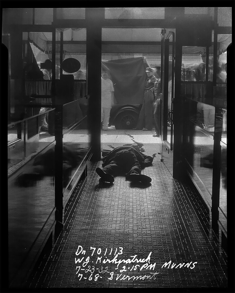 Прохожий, случайно застреленный при ограблении ювелирного магазина, 1932