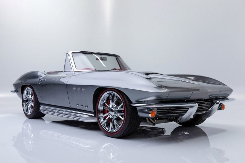 2. Рестомод Chevrolet Corvette Convertible (№194676S120063) 1966 года продали за $198,000 (17 600 000 руб.)