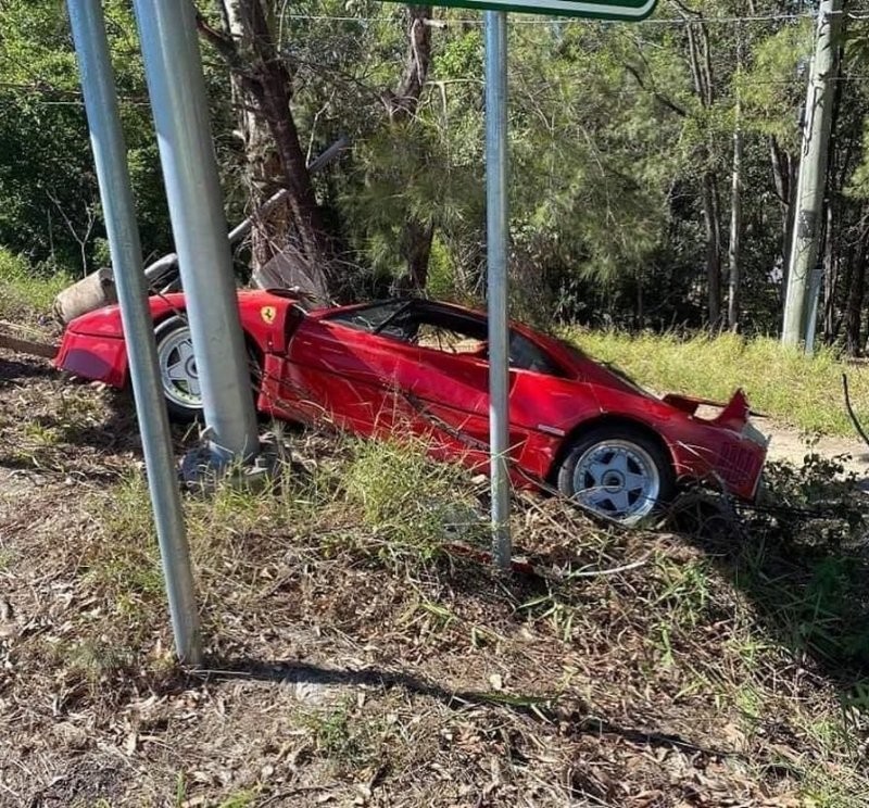 Легендарный Ferrari F40 был разбит во время тест-драйва в Австралии