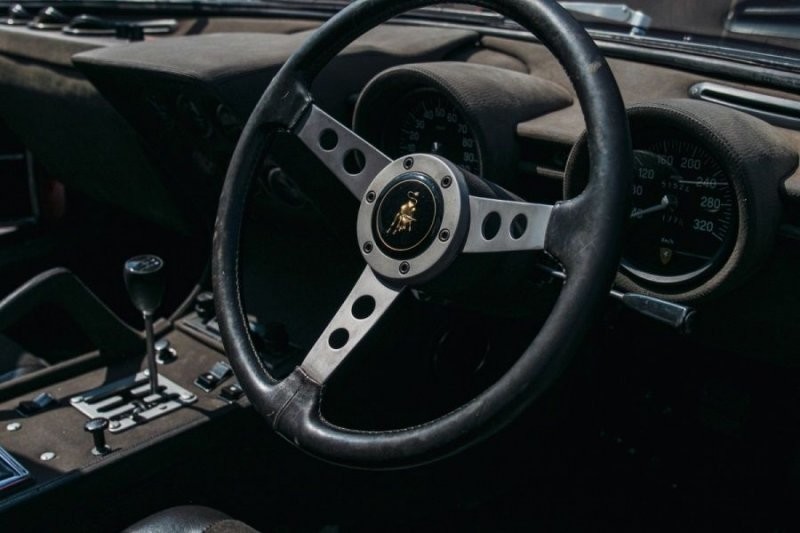 Восстановленный праворульный Lamborghini Miura SV 1972 года