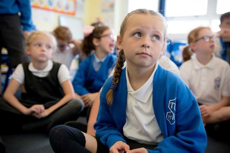 Британские начальные школы вводят уроки по "воспитанию отношений"