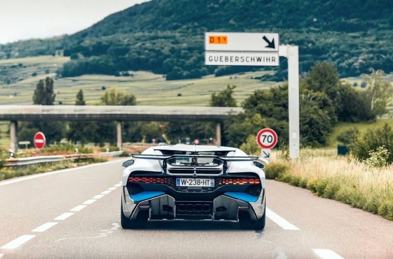 Как в компании Bugatti тестируют новую модель за 5 миллионов евро перед отгрузкой