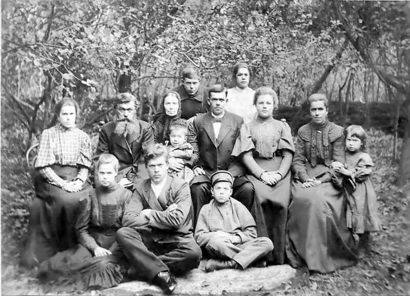 Семья елатомского учителя. Фото начала ХХ века.