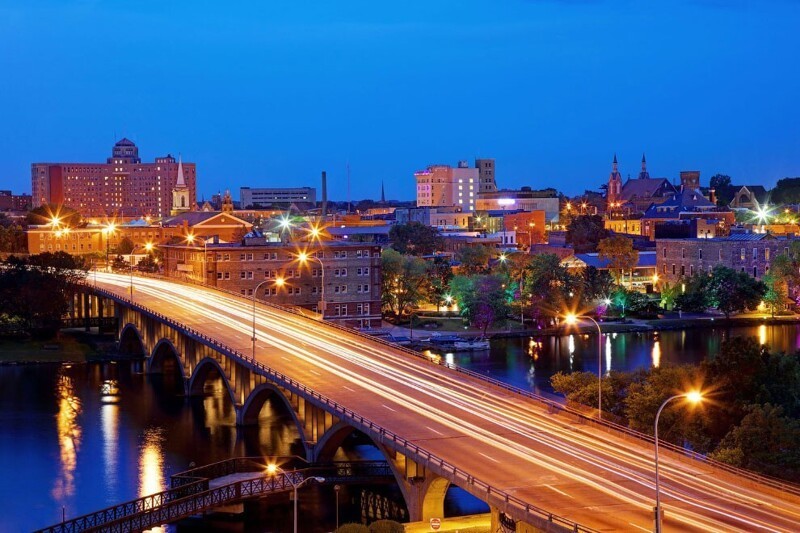 Рокфорд — третий по численности населения город в штате Иллинойс. (Фото DenisTangneyJr):