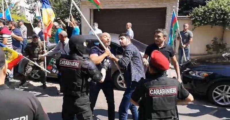 Посольство Армении в РФ обвиняет Баку в нападениях на армян в Москве