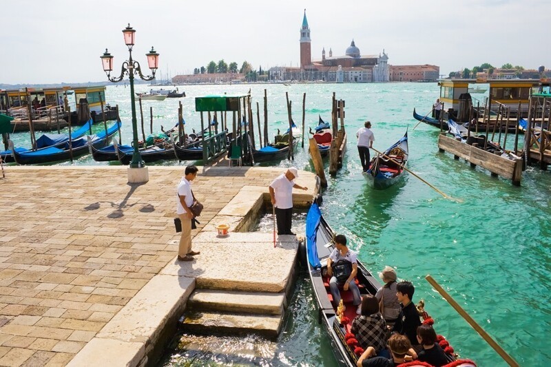 "Просто бомбы": толстые туристы уже утомили венецианцев