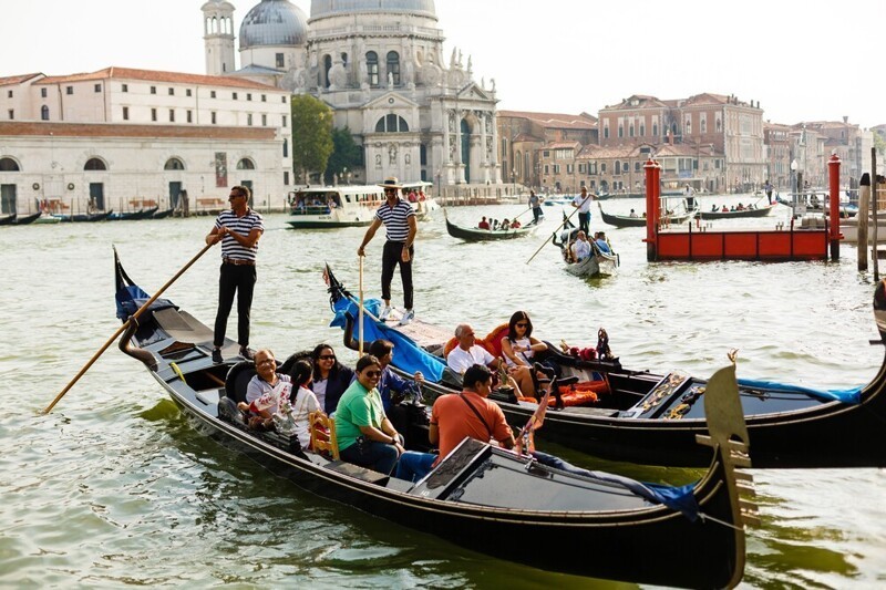"Просто бомбы": толстые туристы уже утомили венецианцев