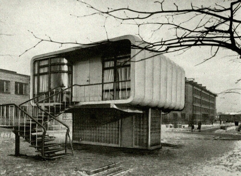 Первый и единственный индивидуальный дом-хрущёвка в Ленинграде был возведён в 1961 году. Предполагалось запустить такие дома в массовую серию в середине 1960-х годов.