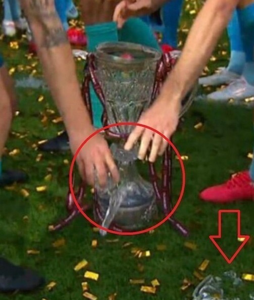 Во время празднования победы игроки "Зенита" разбили крышку трофейного кубка