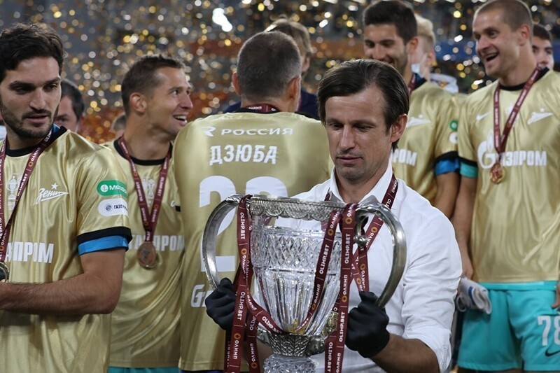 Во время празднования победы игроки "Зенита" разбили крышку трофейного кубка
