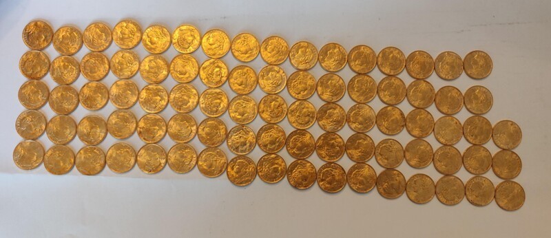 Тайник с золотом найден во время ремонта дома! Клад золотых монет был под полом старого сарая!