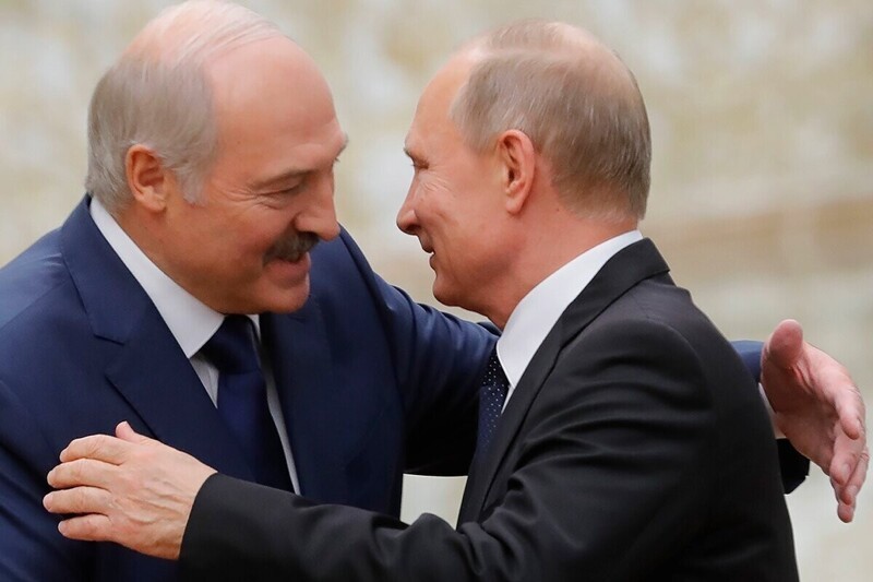 Александр Лукашенко признался, что перенес коронавирус на ногах и попал в золотой фонд