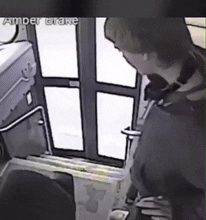 Водитель автобуса спас мальчика