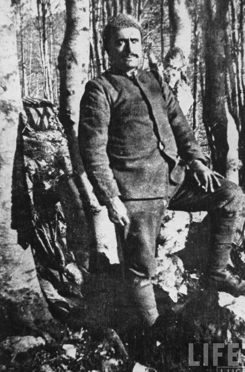 Капрал Берсальерского полка Бенито Муссолини на фронте. 1917