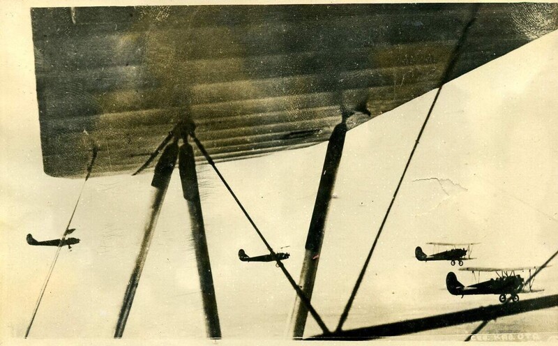 У-2 в полете,в правом нижнем углу надпись,по видимому северо-кавказский отряд.