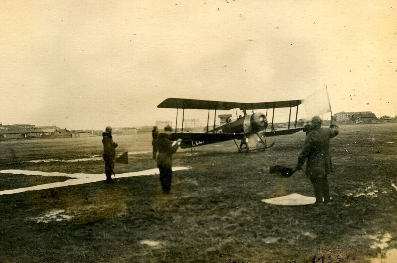Ленинградская школа летчиков 1933г, Авро 504 на старте