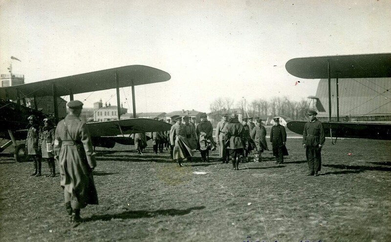 Осмотр бригады Ворошиловым, 1930 г..Самолеты Р-1