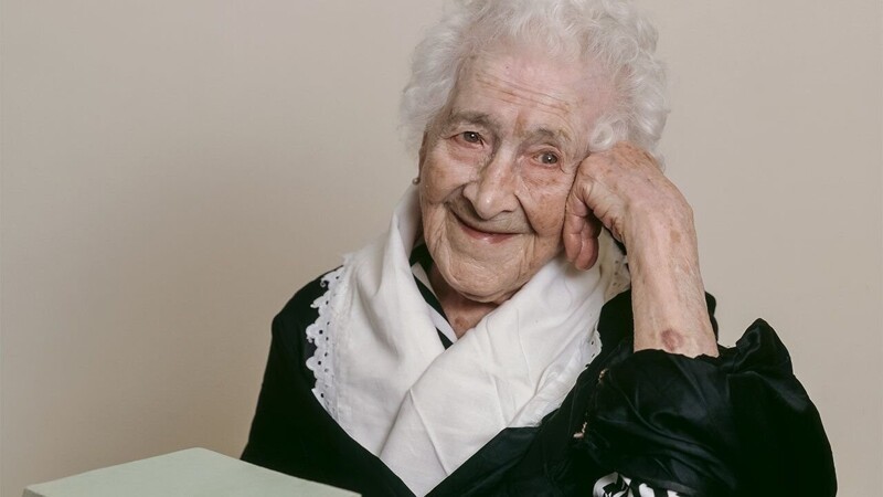 В 90 лет она завещала квартиру адвокату за солидную пенсию, но сумела пережить его