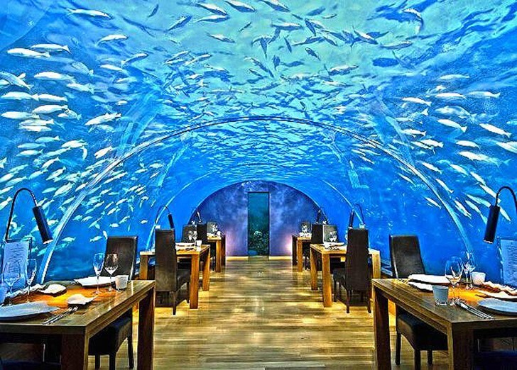 19. Обед под водой, Мальдивы.