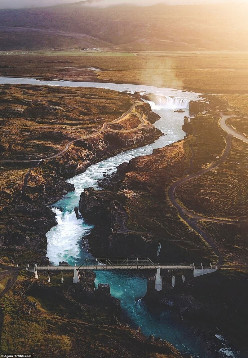 Ревущая мощь водопада Годафосс, Исландия: