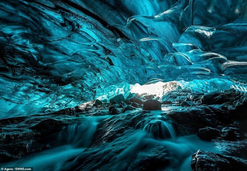 Ледяная пещера в Исландии: